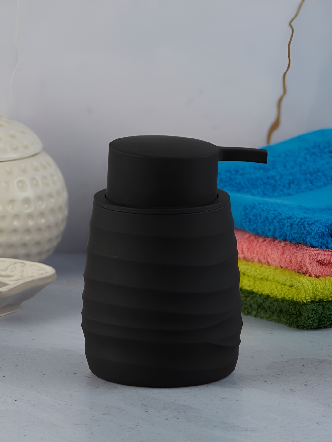 

Kookee Black Abstract Printed Soap Dispenser