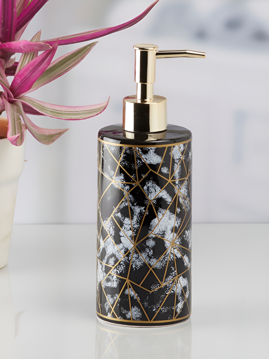 

Kookee Black & Gold-Tone Abstract Ceramic Soap Dispenser