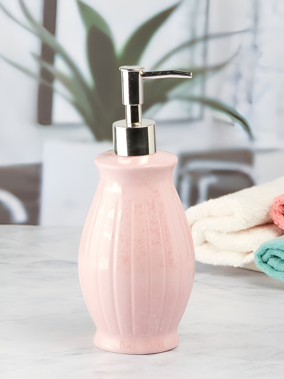 

Kookee Pink Abstract Shaped Ceramic Soap Dispenser