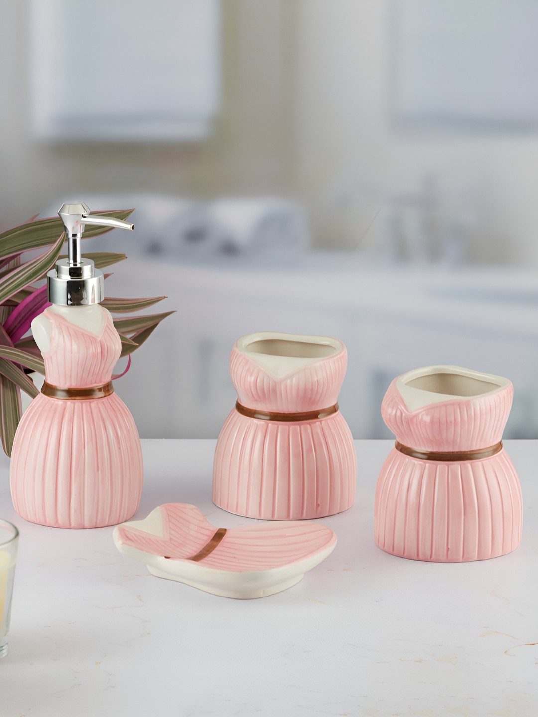 

Kookee Pink 4 piece Textured Ceramic Bath Accessories Set