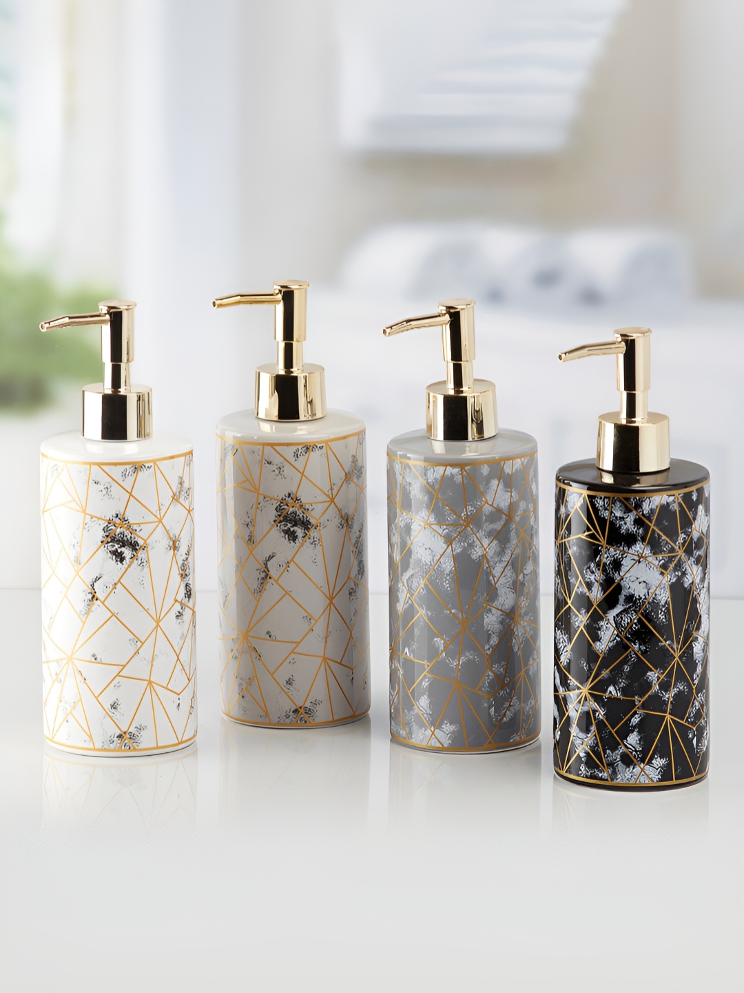 

Kookee White & Black 4 Piece Abstract Ceramic Soap Dispensers