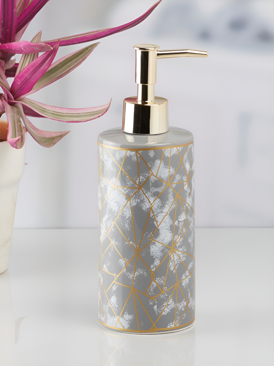 

Kookee Grey Abstract Ceramic Soap Dispenser