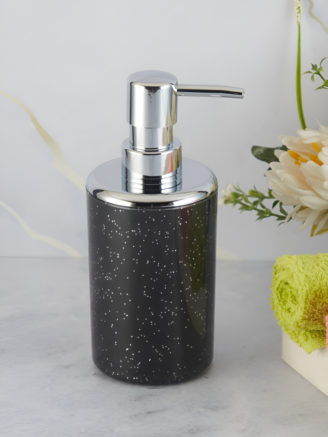 

Kookee Black & White Abstract Soap Dispenser