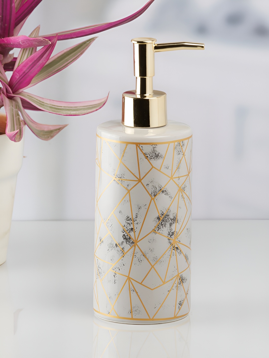 

Kookee Grey Abstract Ceramic Soap Dispenser