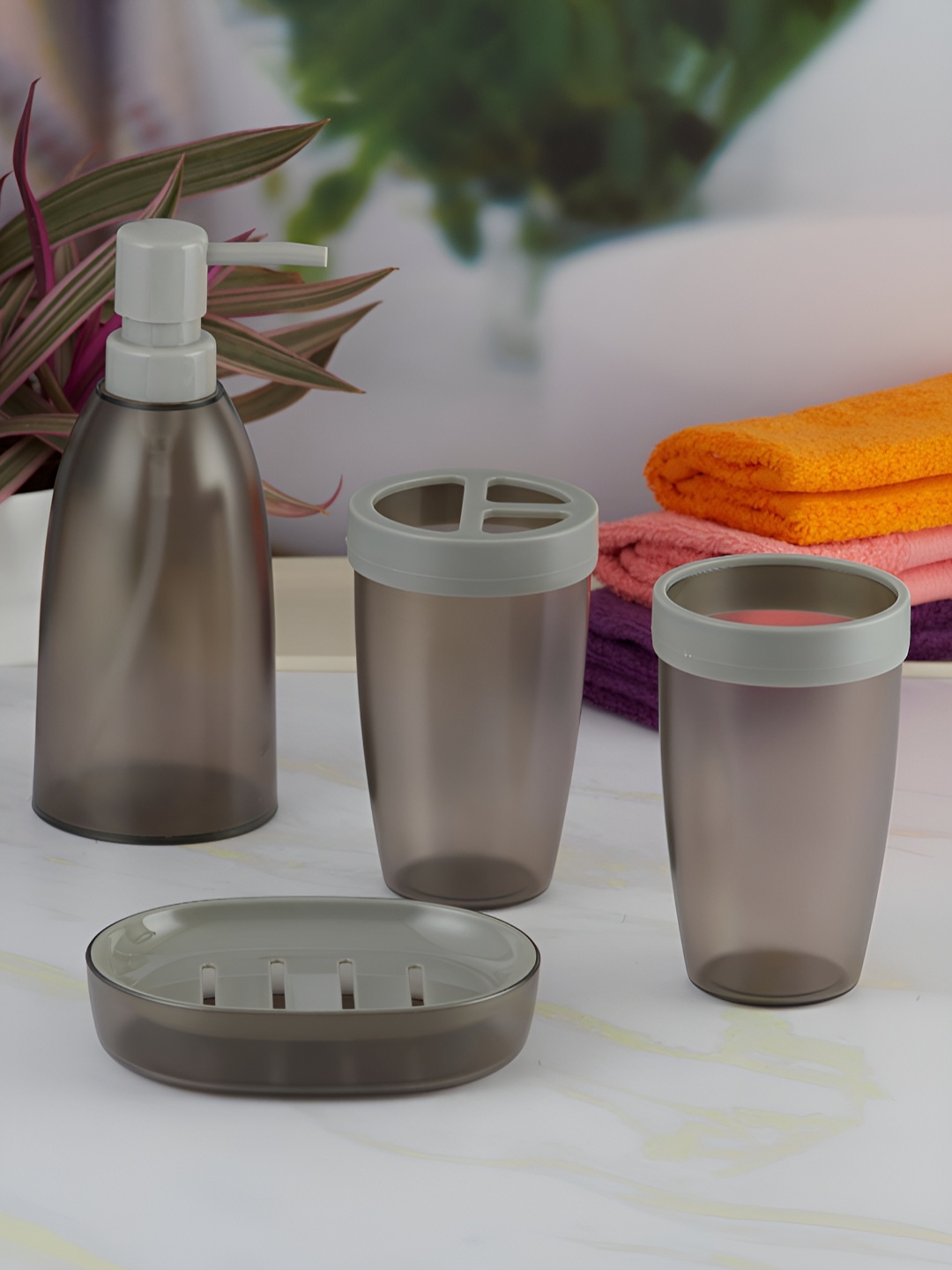 

Kookee Brown 4 Pieces Ceramic Cylindrical Shaped Bath Accessories Set