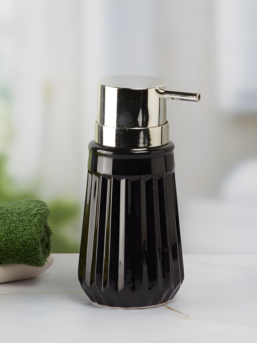 

Kookee Black Abstract Ceramic Soap Dispenser