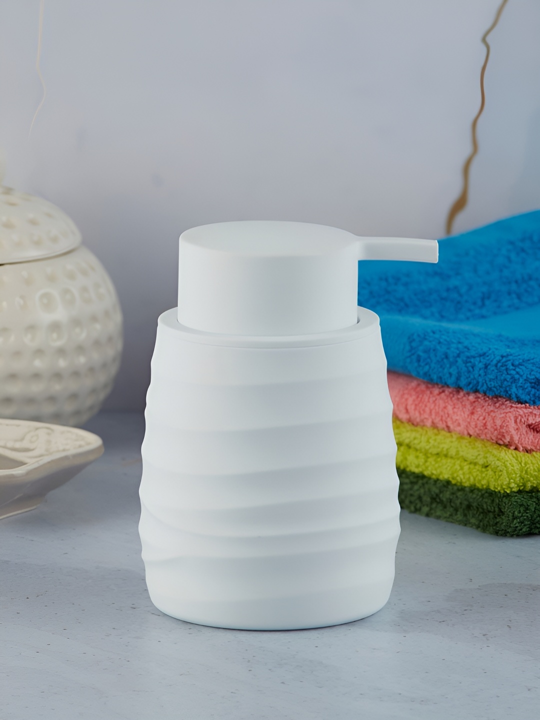 

Kookee White Abstract Printed Soap Dispenser