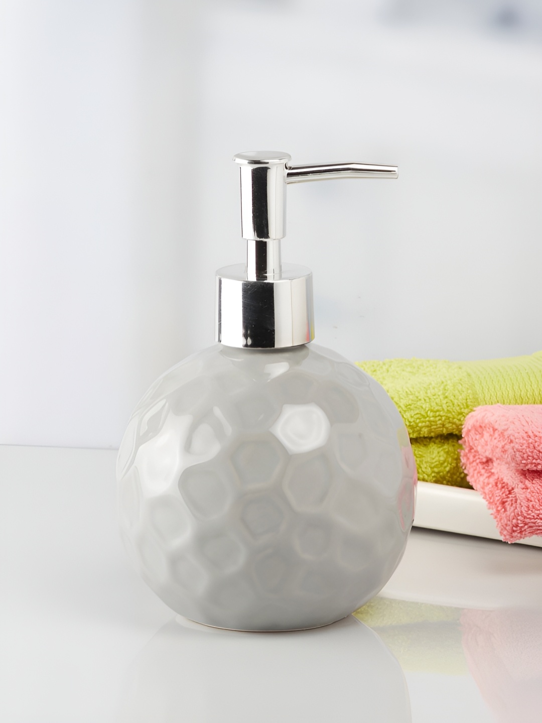 

Kookee Grey Abstract Ceramic Soap Dispenser