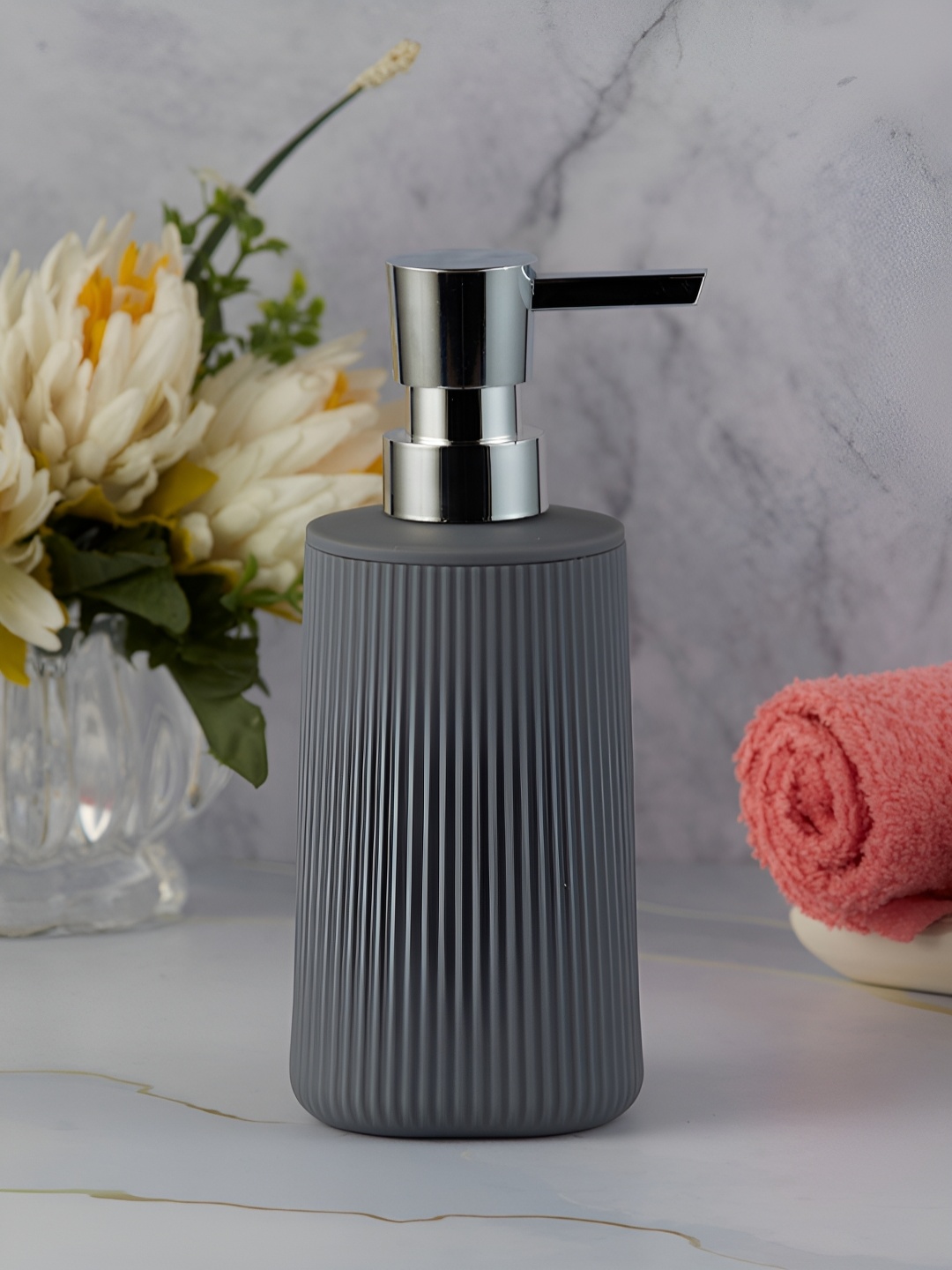 

Kookee Grey Abstract Soap Dispenser