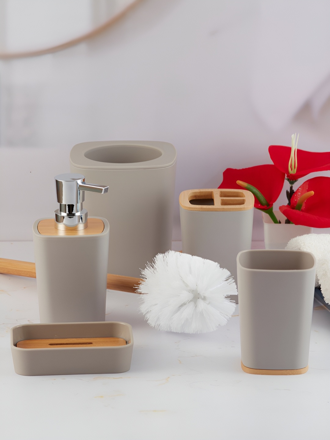 

Kookee Grey & Brown 5 Pieces Cylinder Shaped Bath Accessories Set