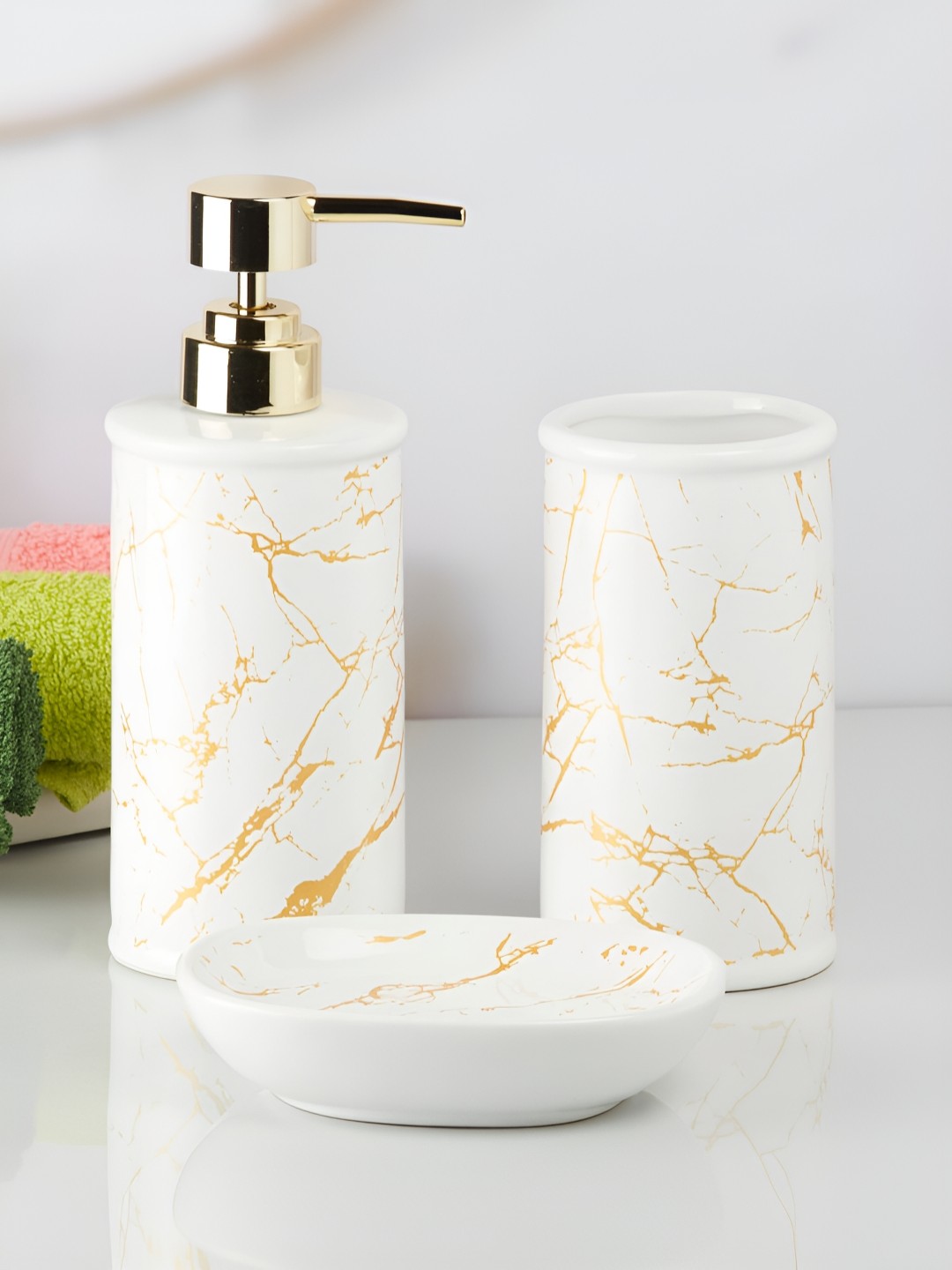 

Kookee White & Gold-Tone 3Pcs Abstract Ceramic Bath Accessories Set