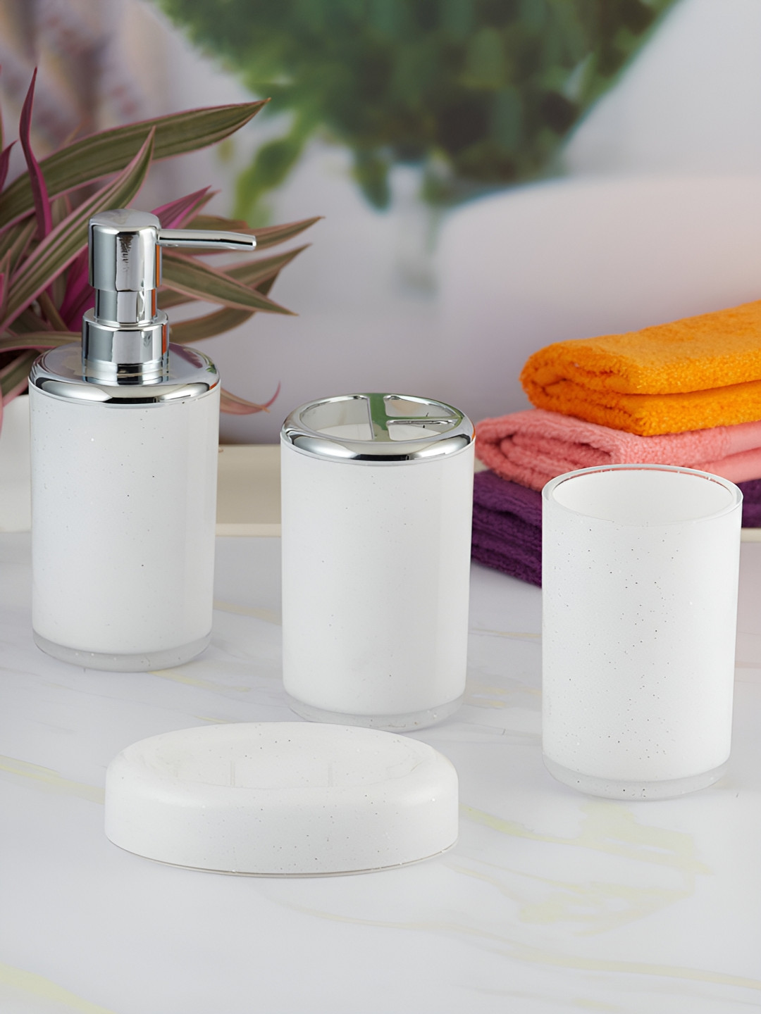 

Kookee White 4 Pieces Abstract Printed Bath Accessories Set