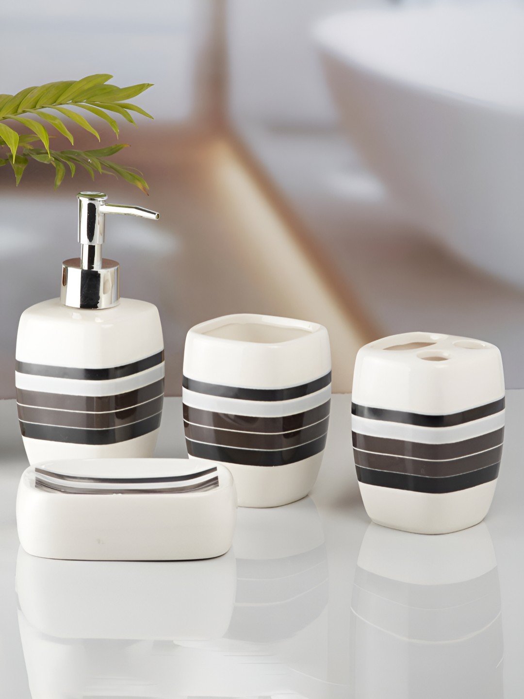 

Kookee White & Grey 4 Pieces Abstract Ceramic Bath Accessories Set