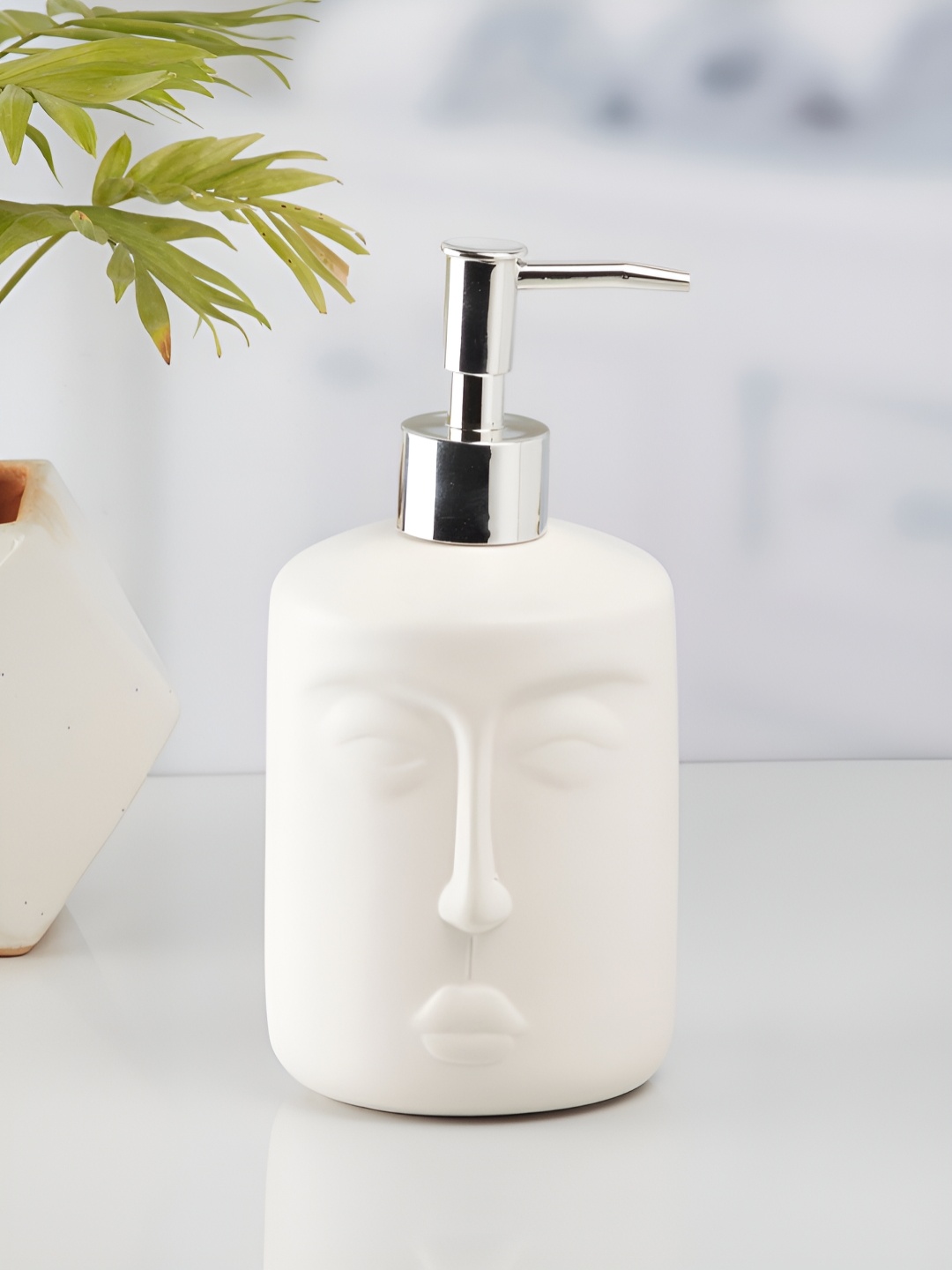 

Kookee White Abstract Shaped Ceramic Soap Dispenser