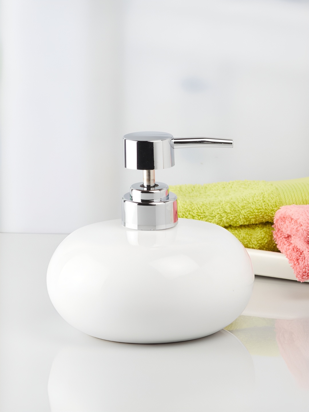

Kookee White Abstract Ceramic Soap Dispenser
