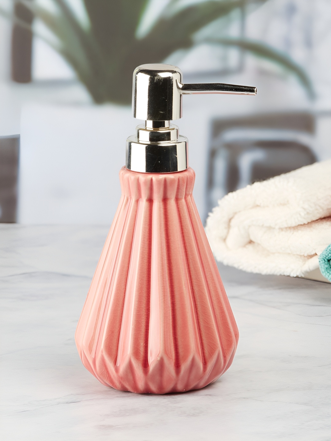 

Kookee Orange Abstract Shaped Ceramic Soap Dispenser
