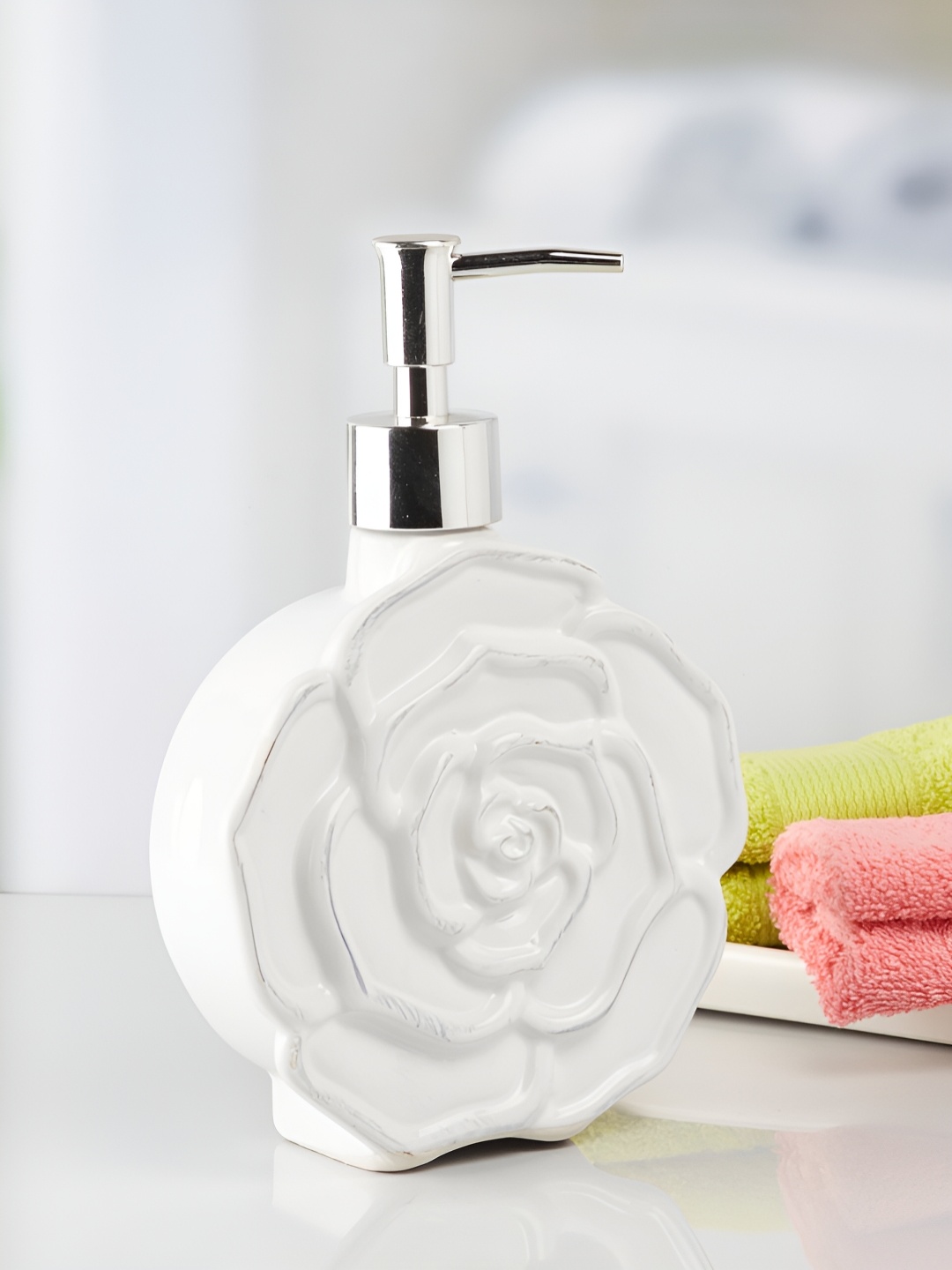 

Kookee White & Blue 4 Pieces Floral Ceramic Soap Dispensers