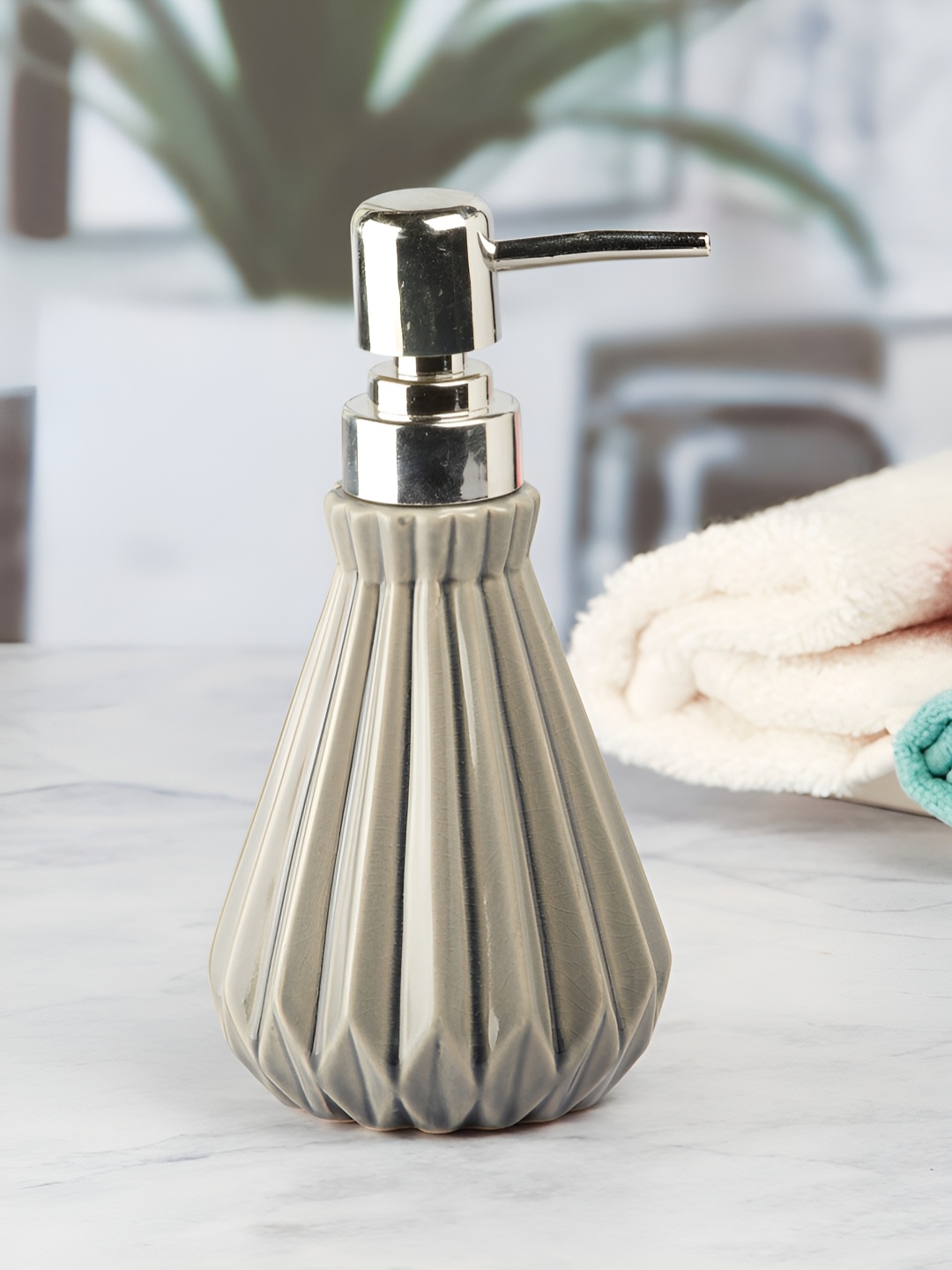 

Kookee Grey Abstract Ceramic Soap Dispenser