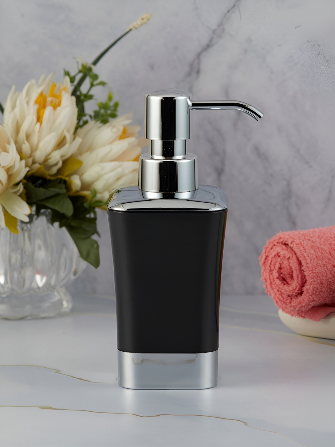

Kookee Black Abstract Shaped Soap Dispenser