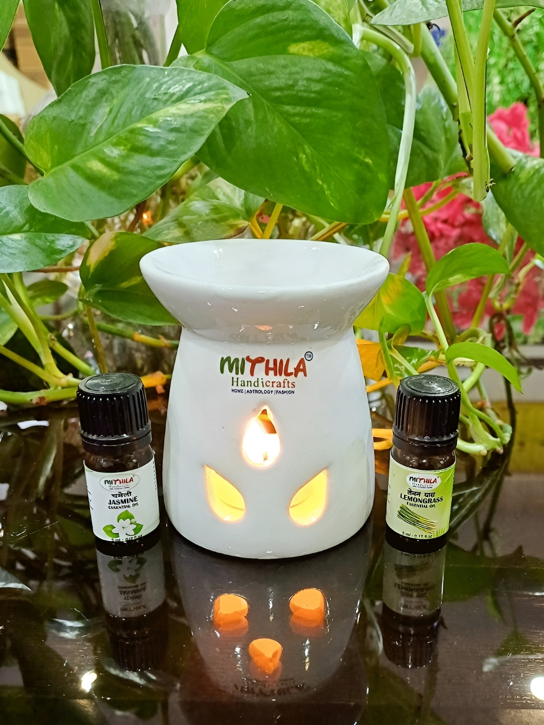 

MITHILA Handicrafts Candle Ceramic diffuser with Aroma Oil, White