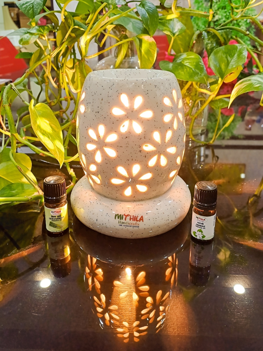 

MITHILA Handicrafts Clerctric Ceramic Damru Diffuser with aroma Oil, Off white