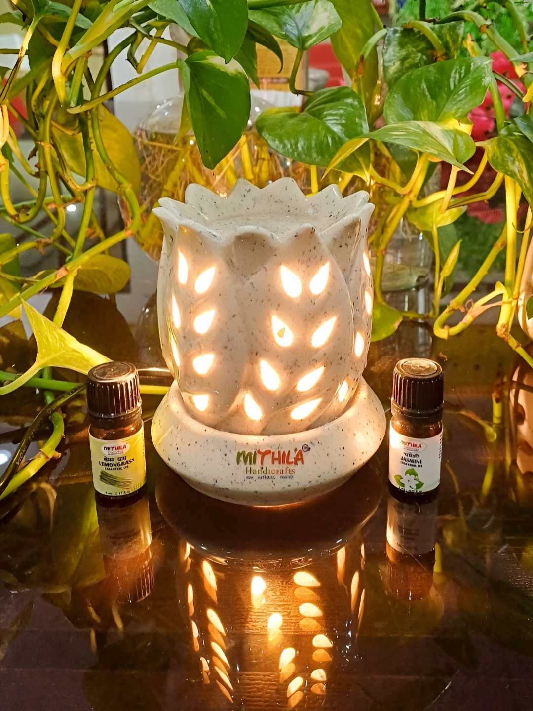 

MITHILA Handicrafts Electric Ceramic Crown Diffuser With Aroma Oil, Off white