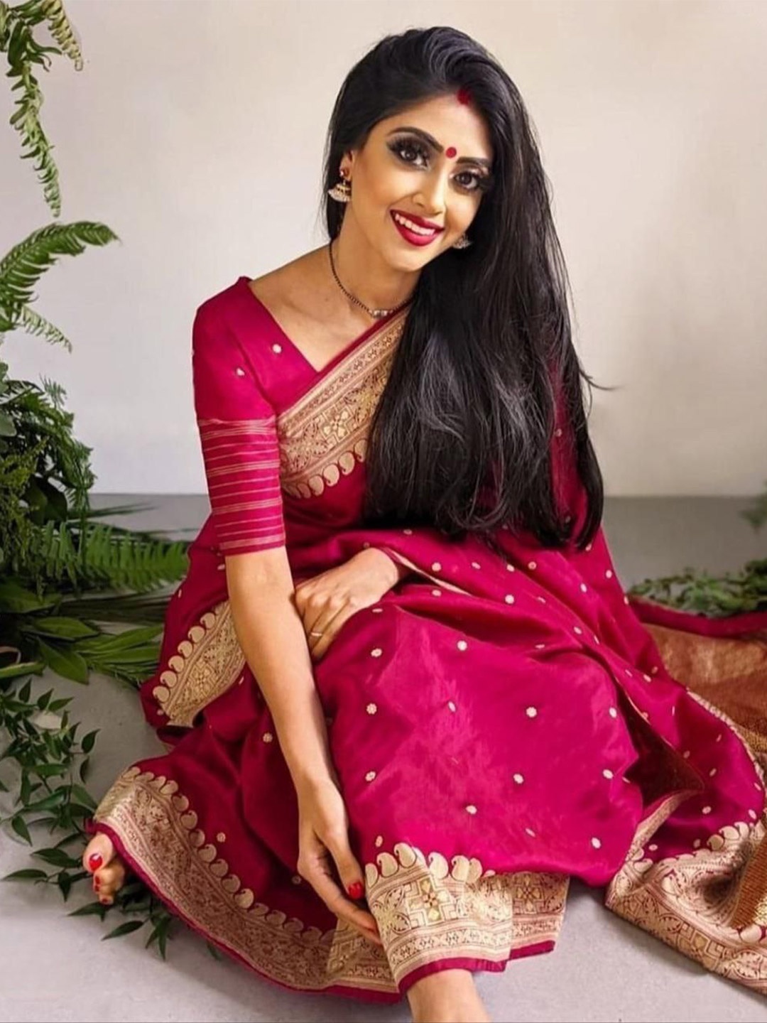 

LIMDO Ethnic Motifs Zari Woven Design Pure Silk Banarasi Saree, Pink