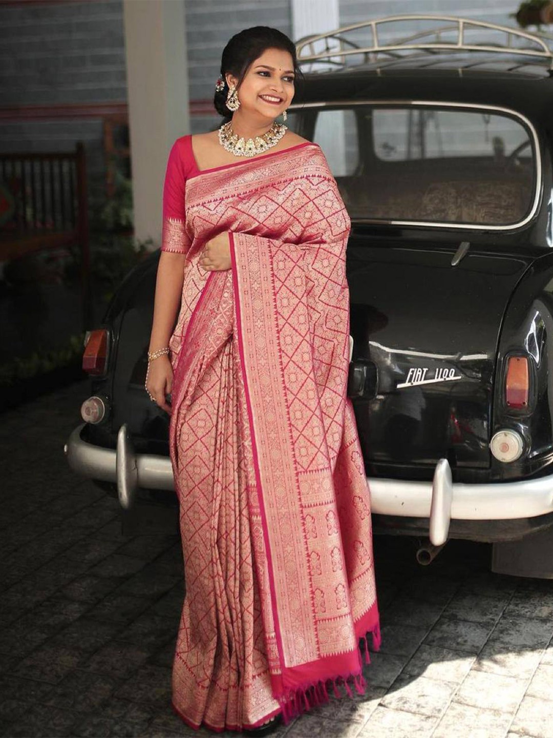 

LIMDO Ethnic Motifs Zari Woven Design Pure Silk Banarasi Saree, Pink