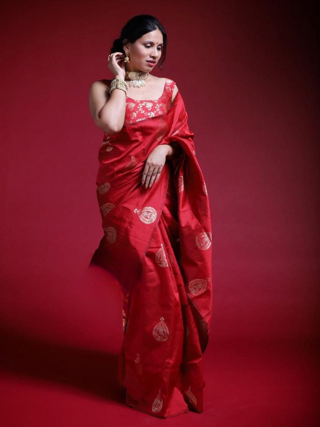

LIMDO Ethnic Motifs Zari Woven Design Pure Silk Banarasi Saree, Red