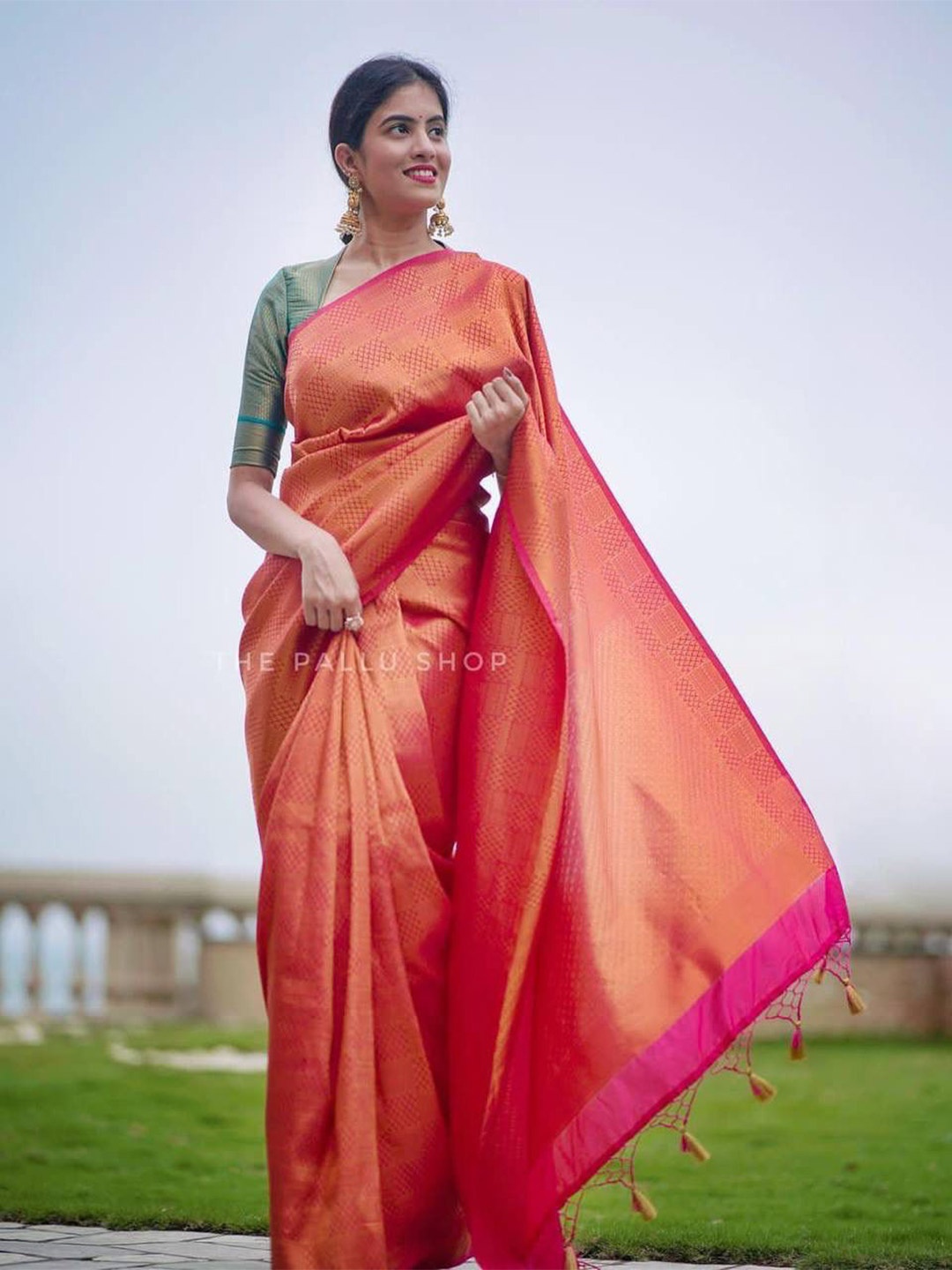 

LIMDO Pure Silk Banarasi Saree, Red