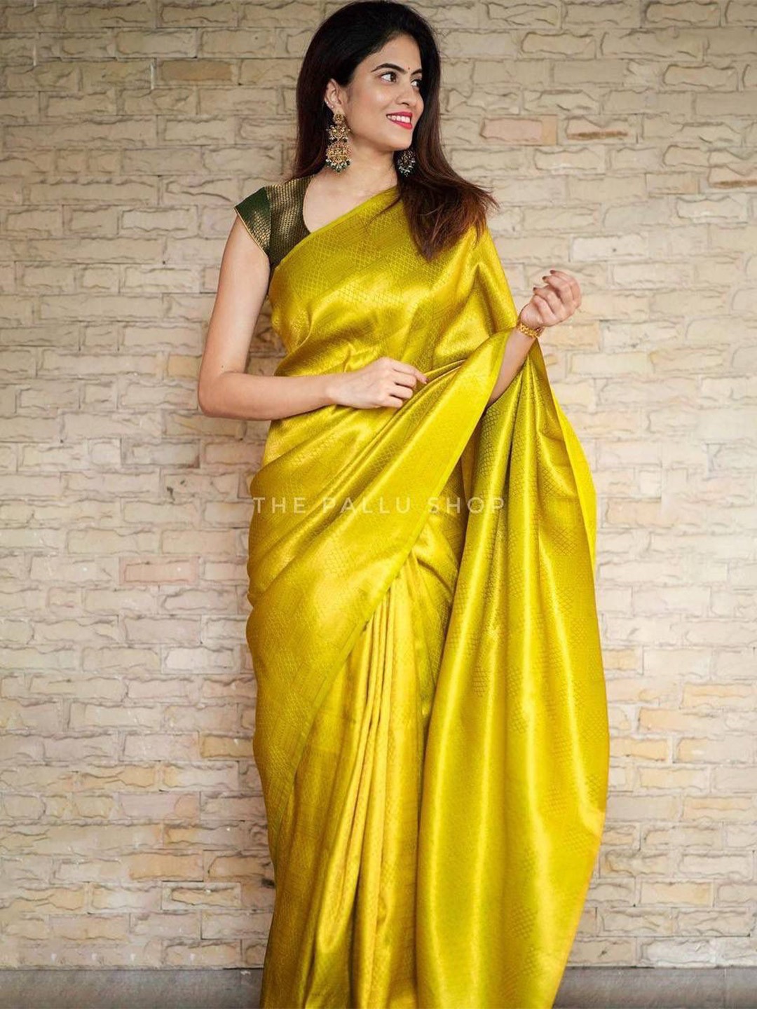 

LIMDO Pure Silk Banarasi Saree, Yellow