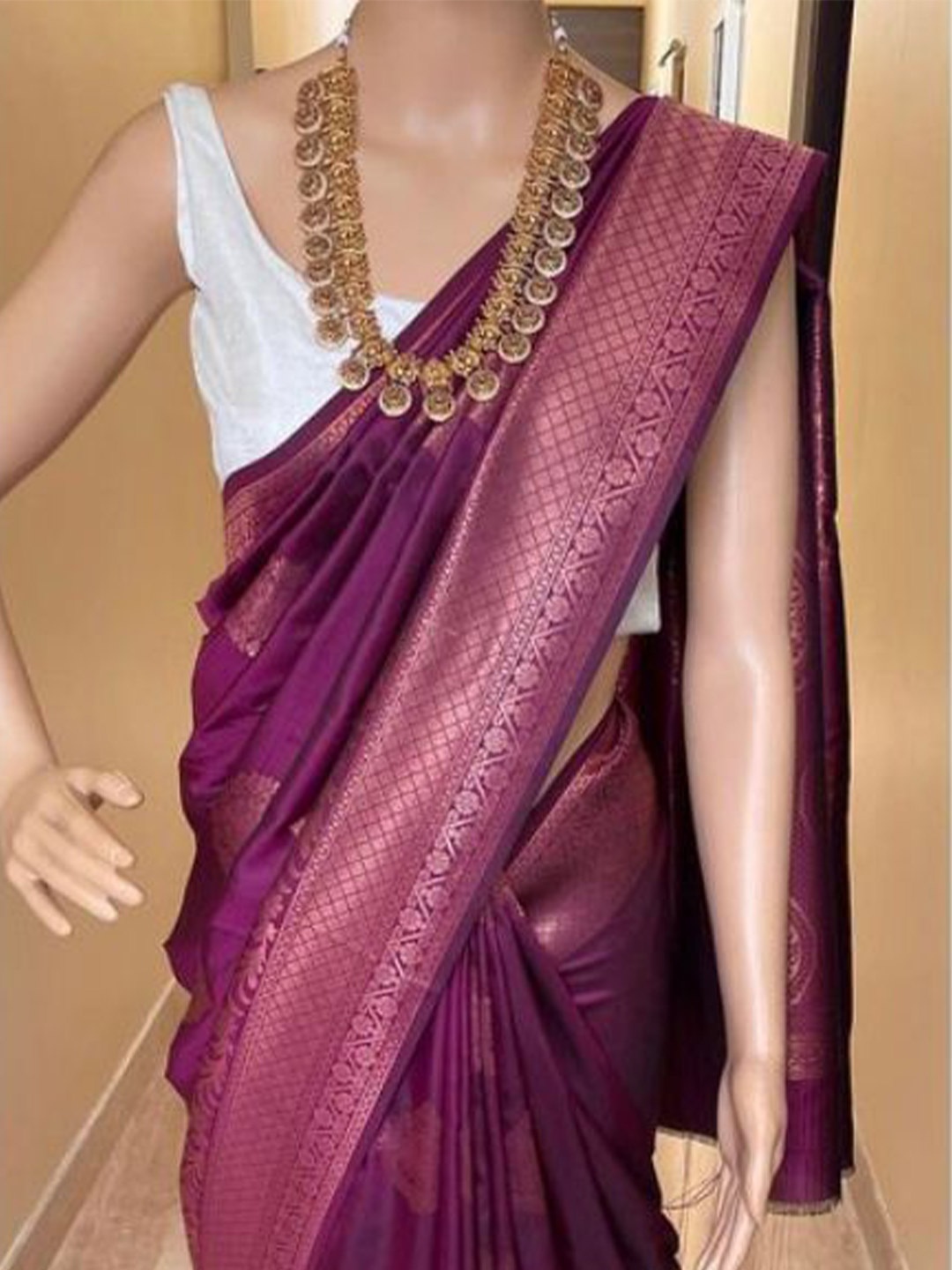 

LIMDO Zari Woven Design Pure Silk Banarasi Saree, Purple