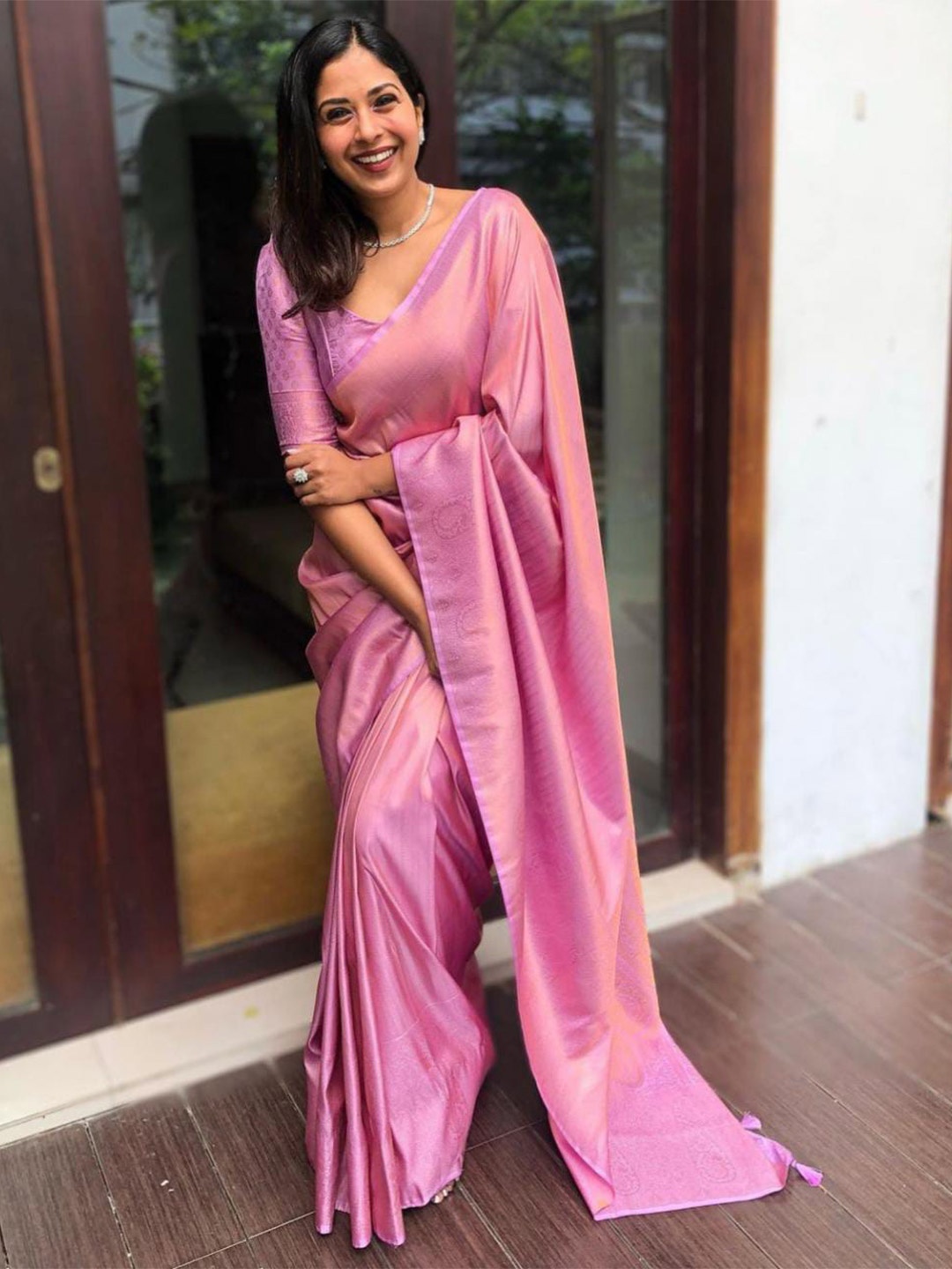

LIMDO Woven Design Pure Silk Zari Banarasi Saree, Pink