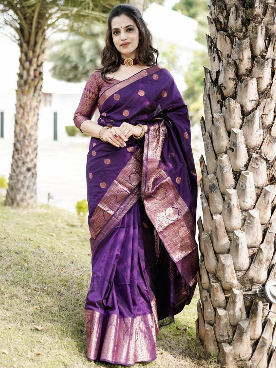 

LIMDO Woven Design Pure Silk Zari Banarasi Saree, Purple