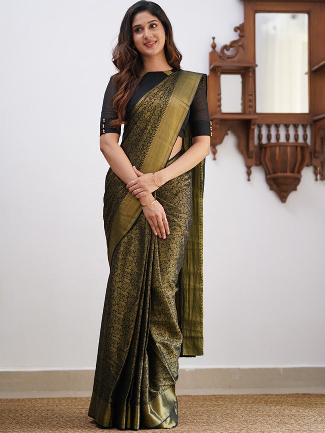 

LIMDO Zari Printed Pure Banarasi Silk Saree, Black
