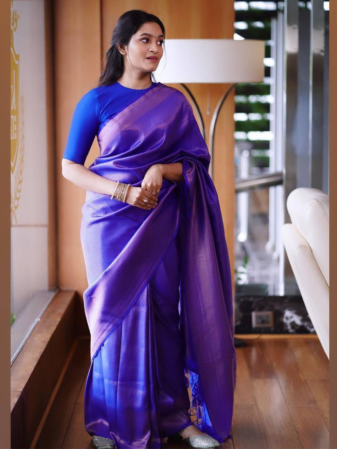 

LIMDO Woven design Pure Silk Zari Banarasi Saree, Blue