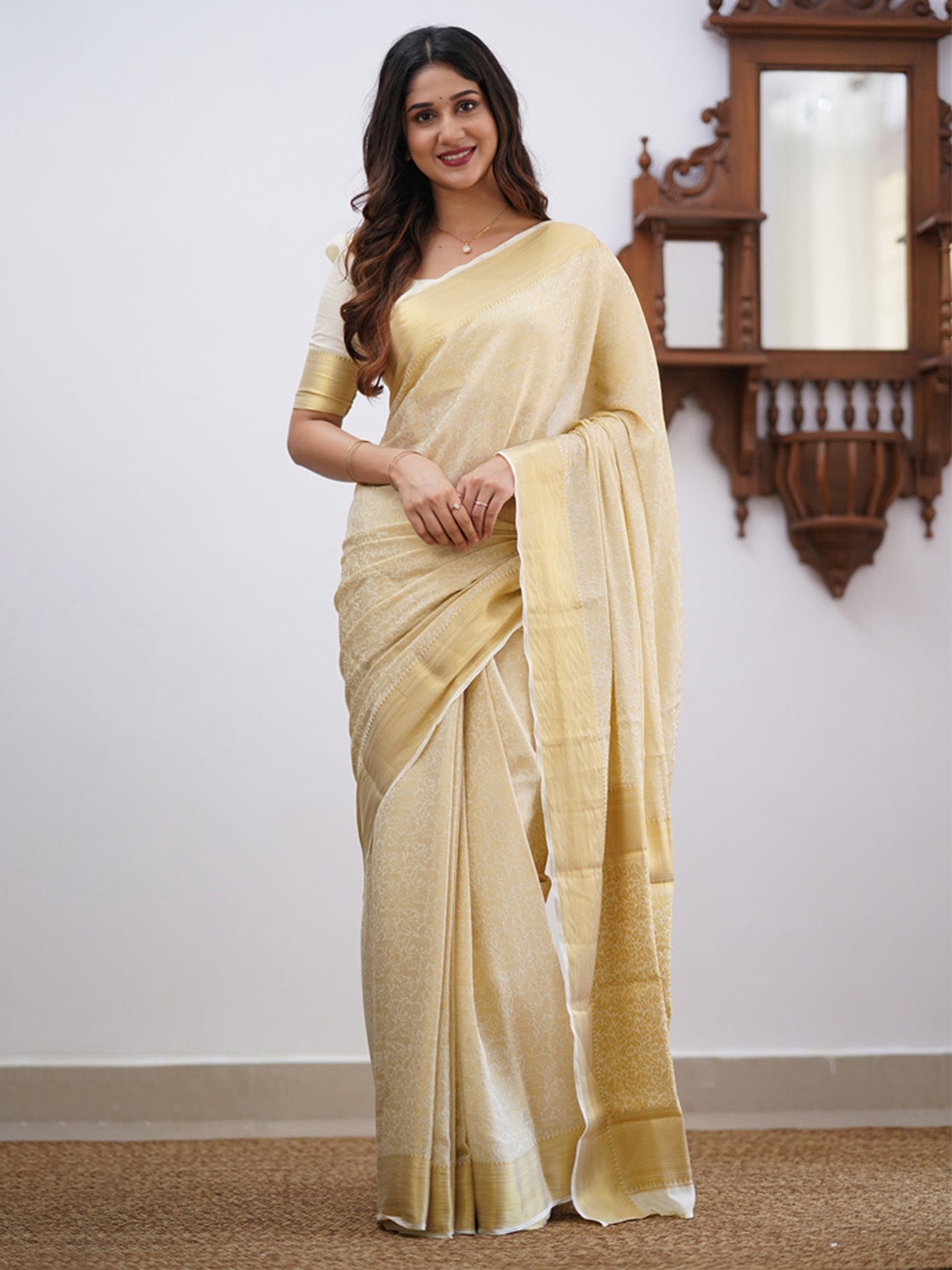 

LIMDO Woven design Pure Silk Zari Banarasi Saree, White