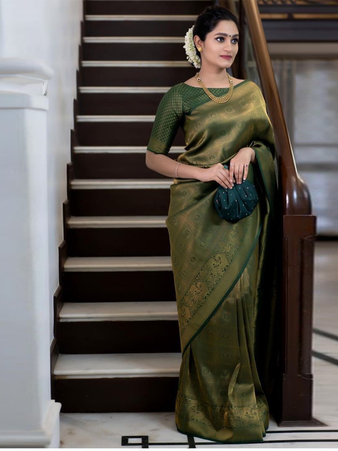 

LIMDO Pure Silk Zari Banarasi Saree, Green