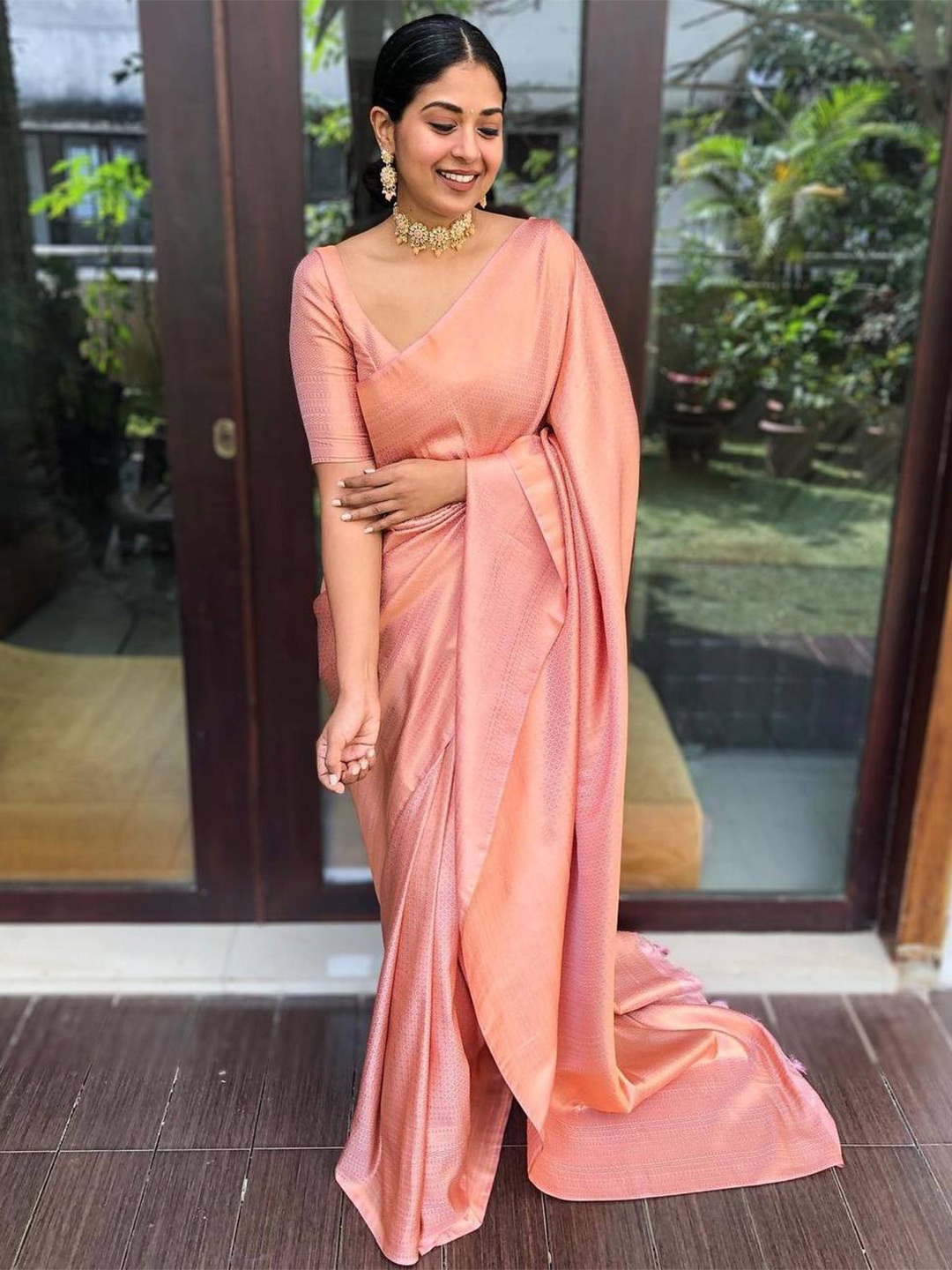

LIMDO Pure Silk Zari Banarasi Saree, Peach