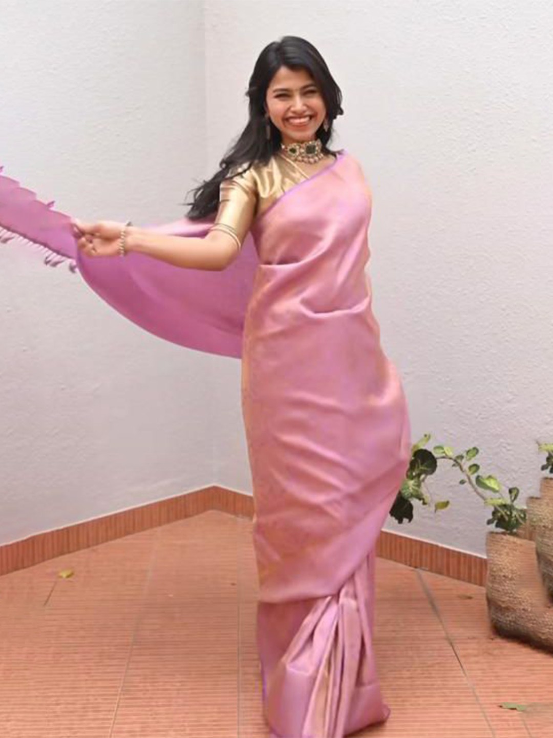 

LIMDO Pure Silk Zari Banarasi Saree, Pink