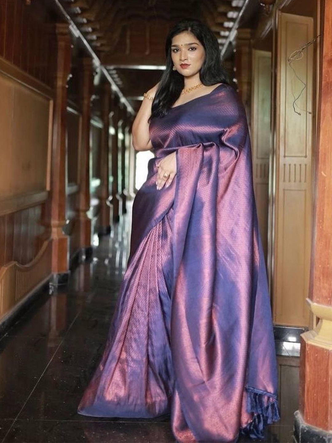 

LIMDO Pure Silk Banarasi Saree, Navy blue