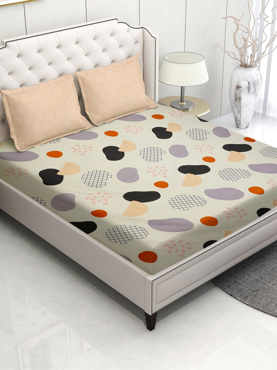 

Miaz Lifestyle Off White Geometric Cotton 210 TC King Bedsheet with 2 Pillow Covers