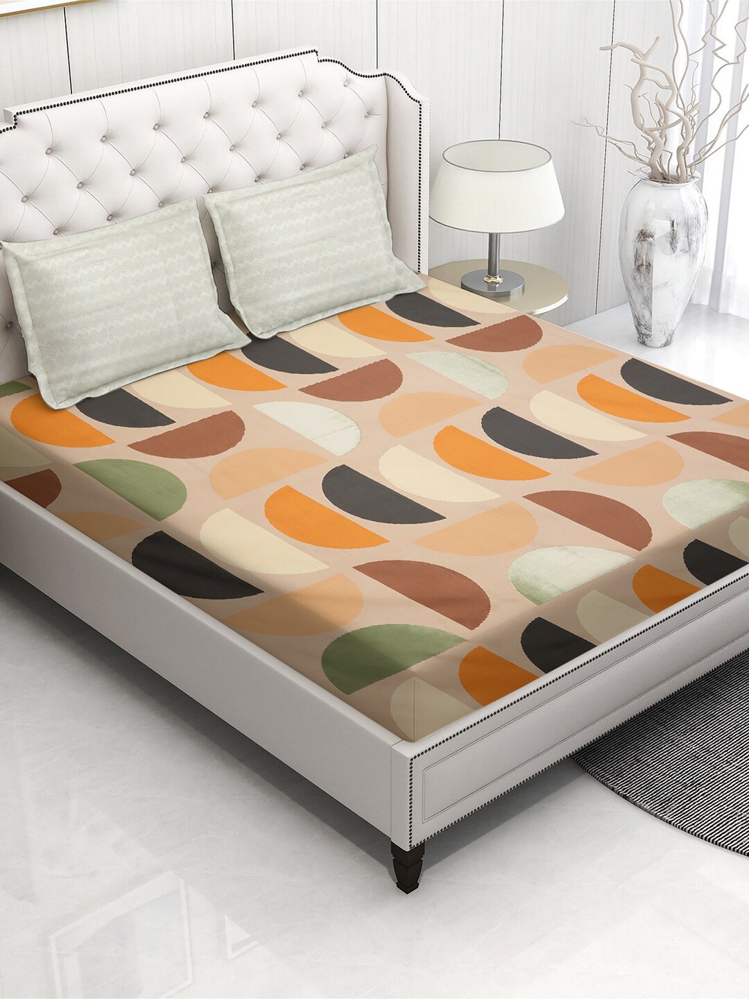 

Miaz Lifestyle Peach & Green Geometric Cotton 210 TC King Bedsheet with 2 Pillow Covers
