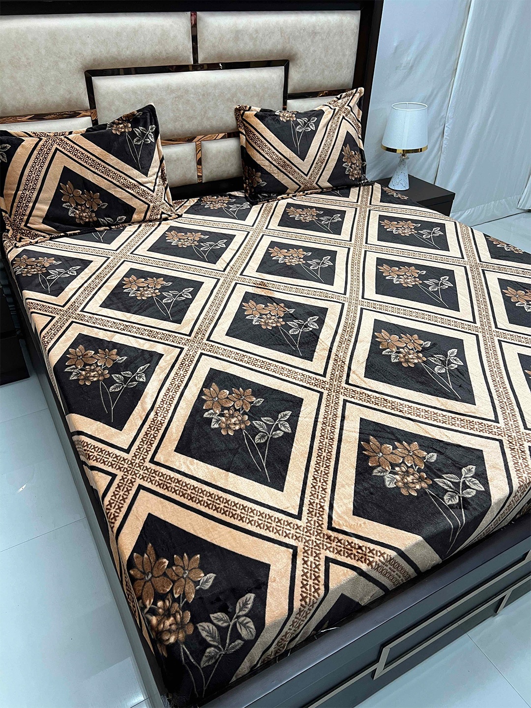 

Pure Decor Cozy Brown & Cream Printed Microfiber 110 TC King Bedsheet With 2 Pillow Covers
