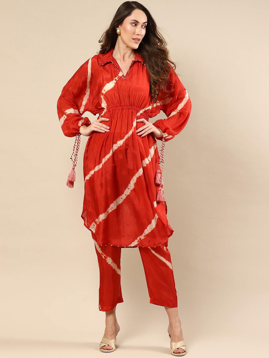 

NH KAPDEWALA Dyed Shirt Collar Kurta With Trousers, Red