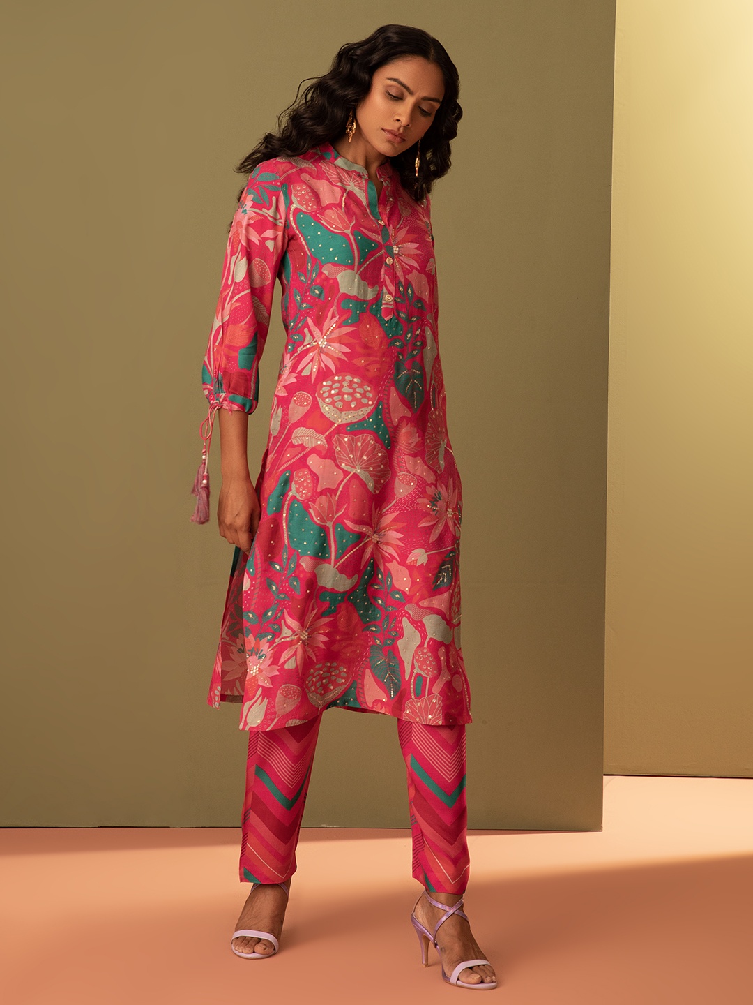 

NH KAPDEWALA Floral Printed Straight Kurta with Trousers, Pink