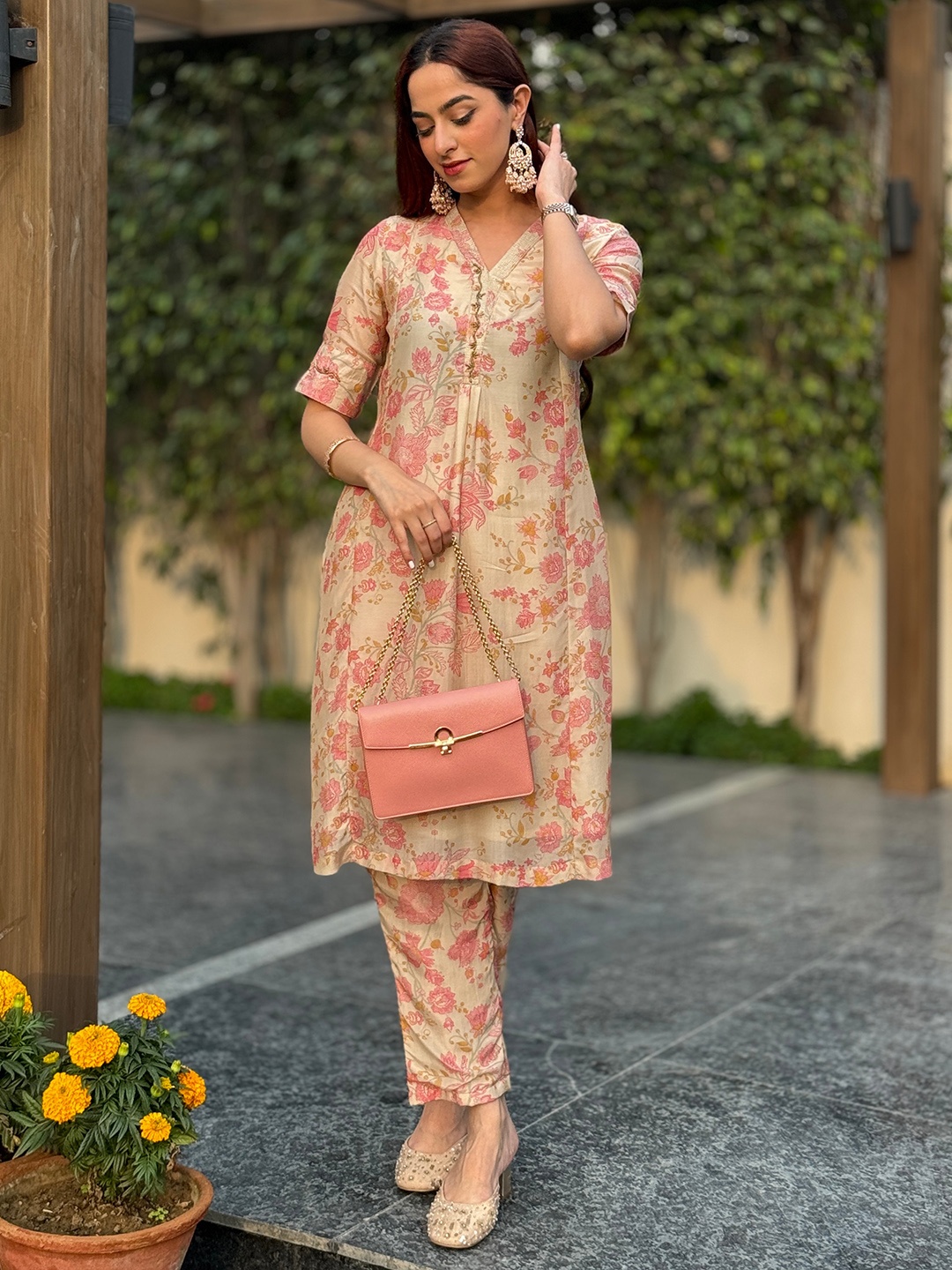 

NH KAPDEWALA Floral Printed A-Line Kurta with Trousers, Cream