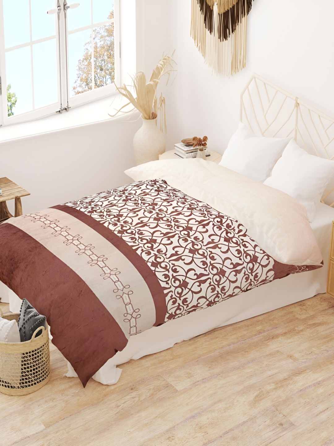 

RD TREND Brown & White Printed Velvet 300 GSM Soft Reversible Double Bed Quilt