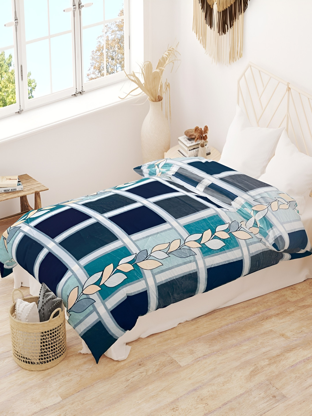 

RD TREND Blue & White Floral Printed Woollen AC Room 300 GSM Single Bed Quilt