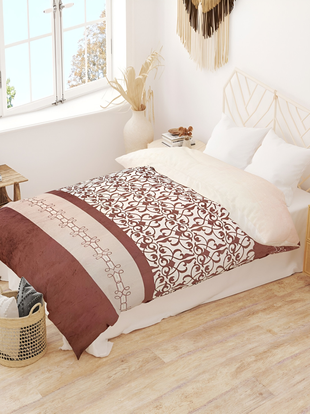 

RD TREND Brown & White Printed Velvet 300 GSM Soft Reversible Double Bed Quilt